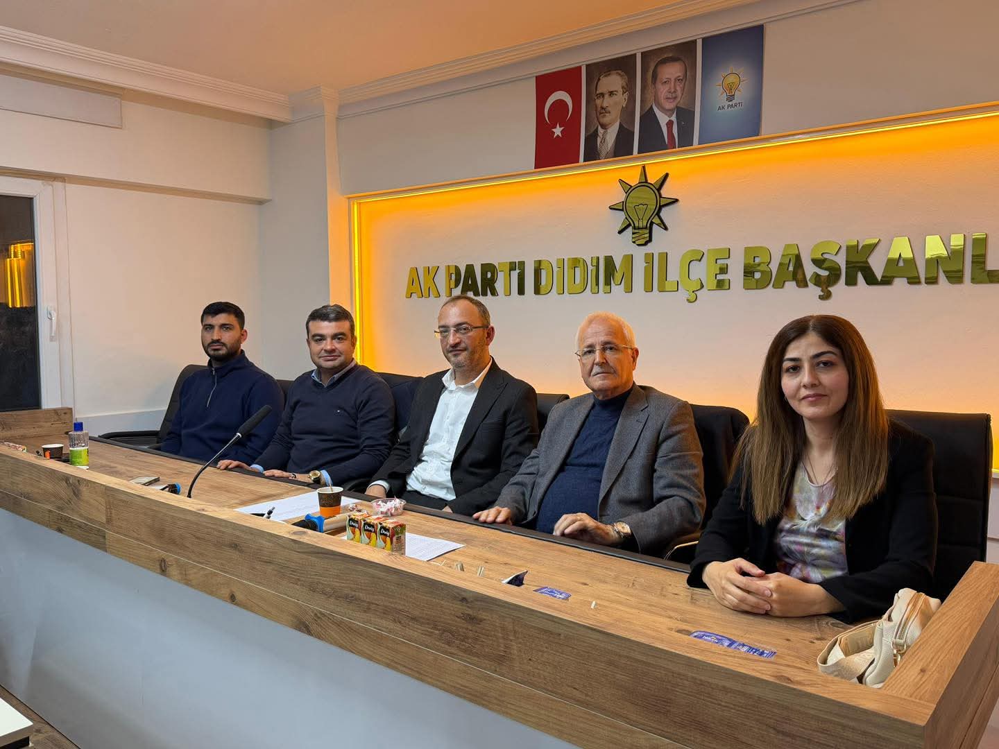 Didim Ak Partinin Yeni Yonetimi Ilk Toplantisini Yapti 632269 B9A3579B2805561667454350C00A0190