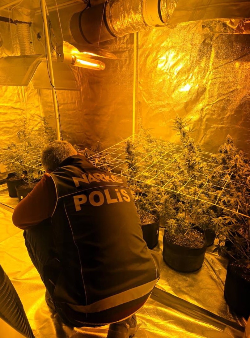 Didimde Zehir Tacirlerinden Akilalmaz Duzen Evlerini Uyusturucu Serasina Cevirmisler 631006 F2Ac47411422E52543867Fe055206F63