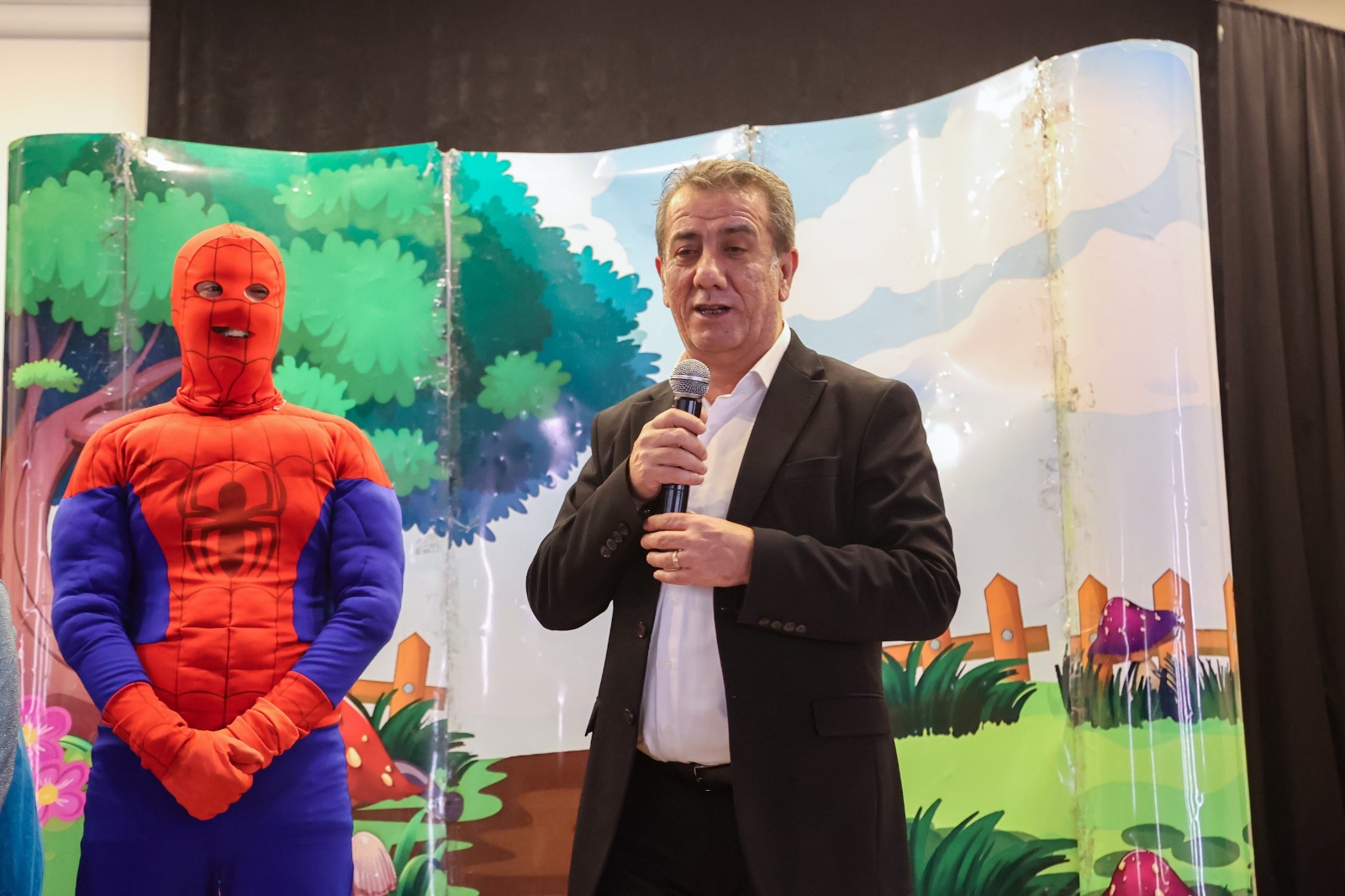 Efelerde Ara Tatil Tiyatro Senligine Donustu 633832 3E5C92937F7023Cee00955Ddf6Fde259