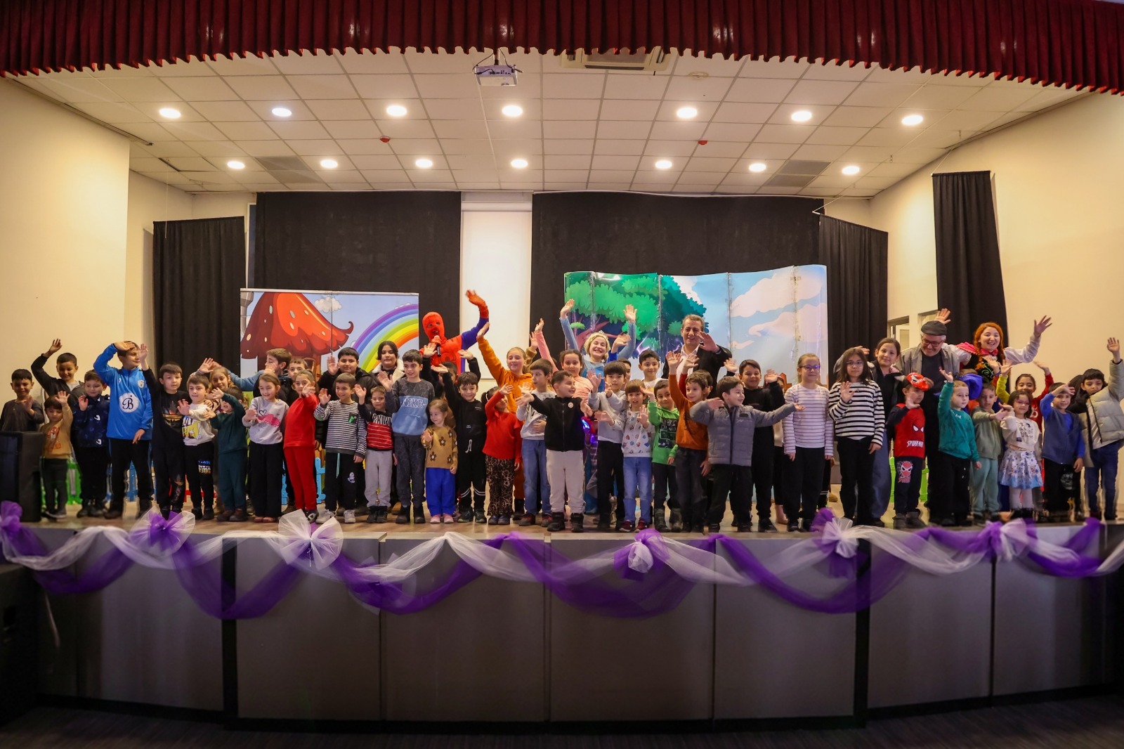 Efelerde Ara Tatil Tiyatro Senligine Donustu 633832 7A740Bc07Fcd2Cb27Ef058574E077C41