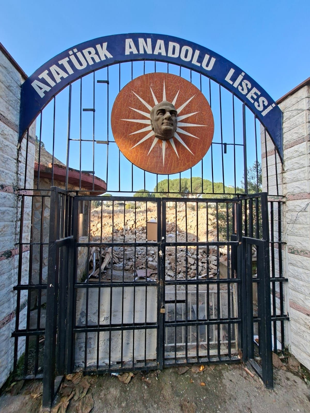 Egitim Tarihinde Bir Sayfa Daha Kapandi Nazillide Ataturk Lisesi Yikildi 630284 548C73A7832621190193009F12D19481