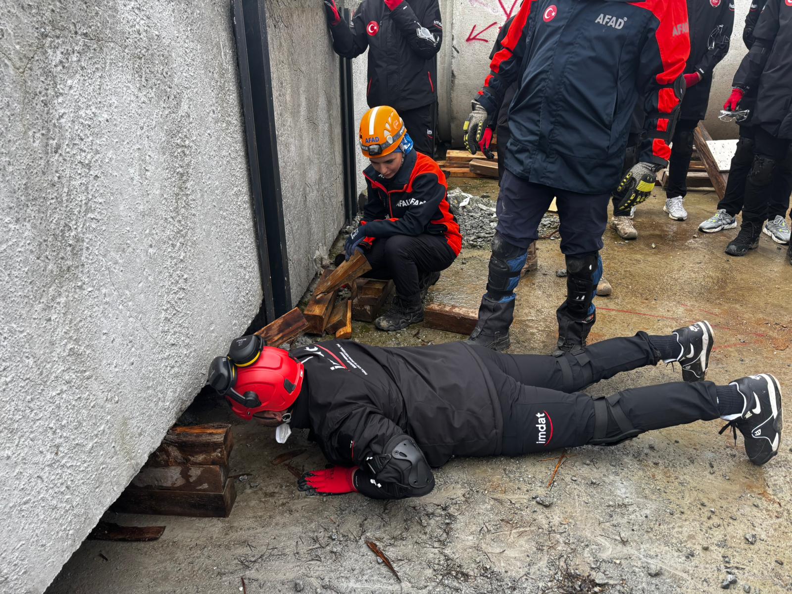 Ekipler Enkaz Basinda Ter Doktu Aydinda Gercegini Aratmayan Senaryo 634278 9Fa615Ad2A33Cb85F47818204E296Bbe