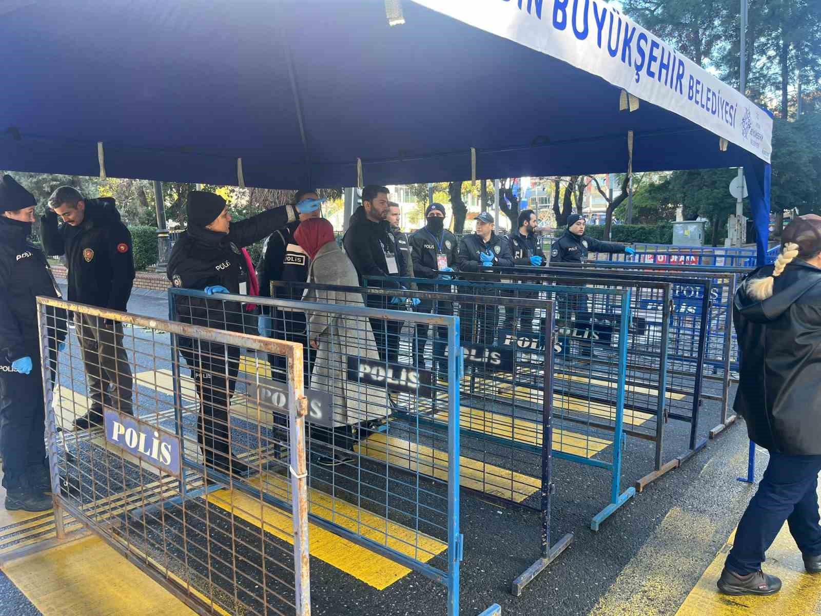 Erdoganin Aydin Programi Oncesi Vatandaslar Alana Alinmaya Baslandi 532F4A73D26F73Ddbaf29500A2Ef7591