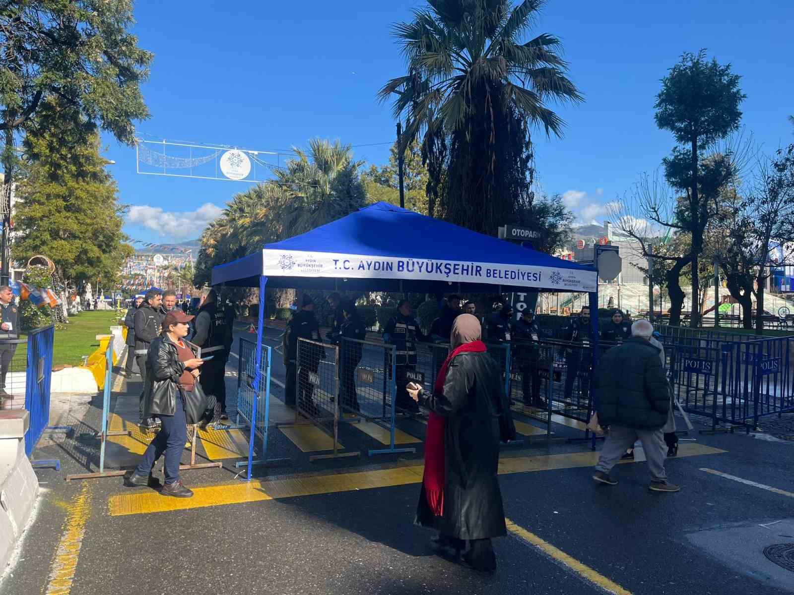 Erdoganin Aydin Programi Oncesi Vatandaslar Alana Alinmaya Baslandi 5Dc42D2C41D0A9Cbe1C562F0281767B0