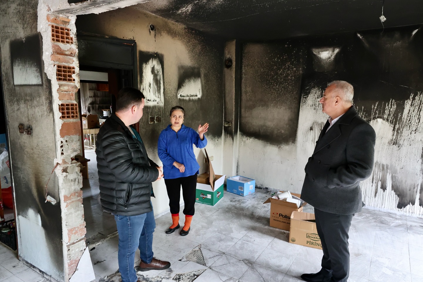 Evi Yanan Aileye Baskan Kivraktan Yardim Eli 633936 3Ca23480E02793482Aab14Dd5759Fa7C