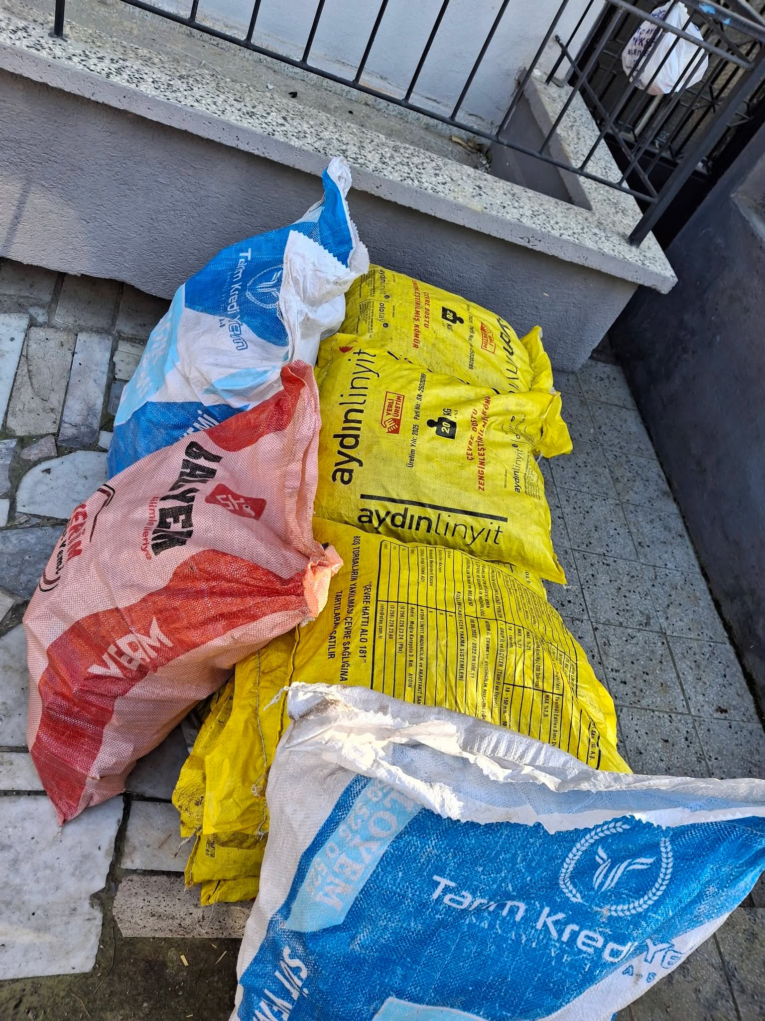 Fransadan Aydina Yardim Eli 631906 6Ce80B1D4E82Fa7E8202412B00B129B0