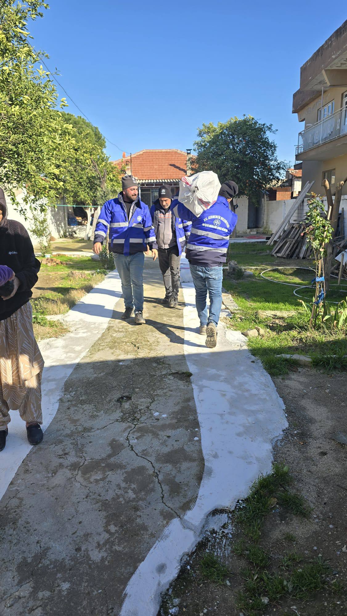 Germencikte Kuruyan Agaclar Dar Gelirliyi Isitti 630217 C1D9703572C4Ada6Fd07430Ad0847C9B