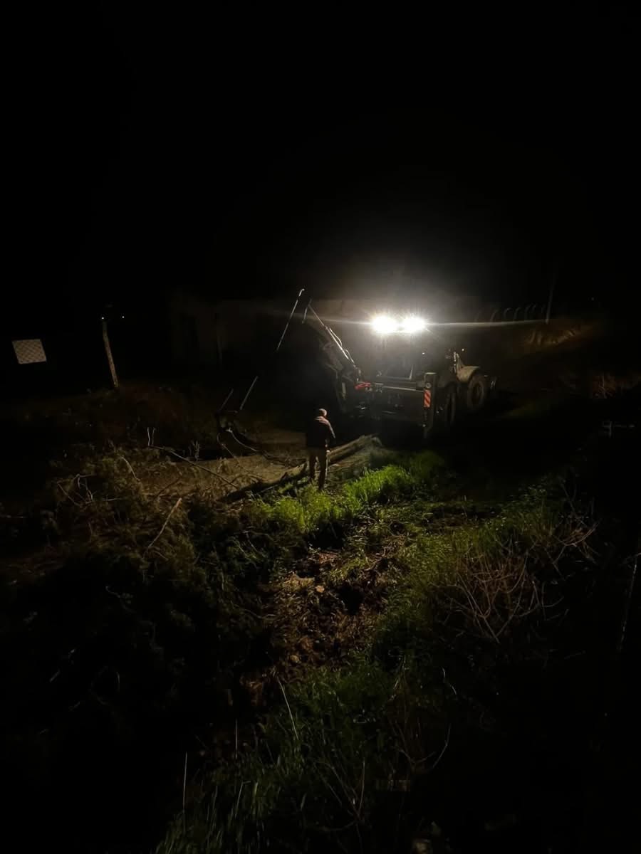 Germencikte Siddetli Ruzgr Agaclari Devirdi 634469 9B17702Fc9B620Fe85Fbf2381F538E11