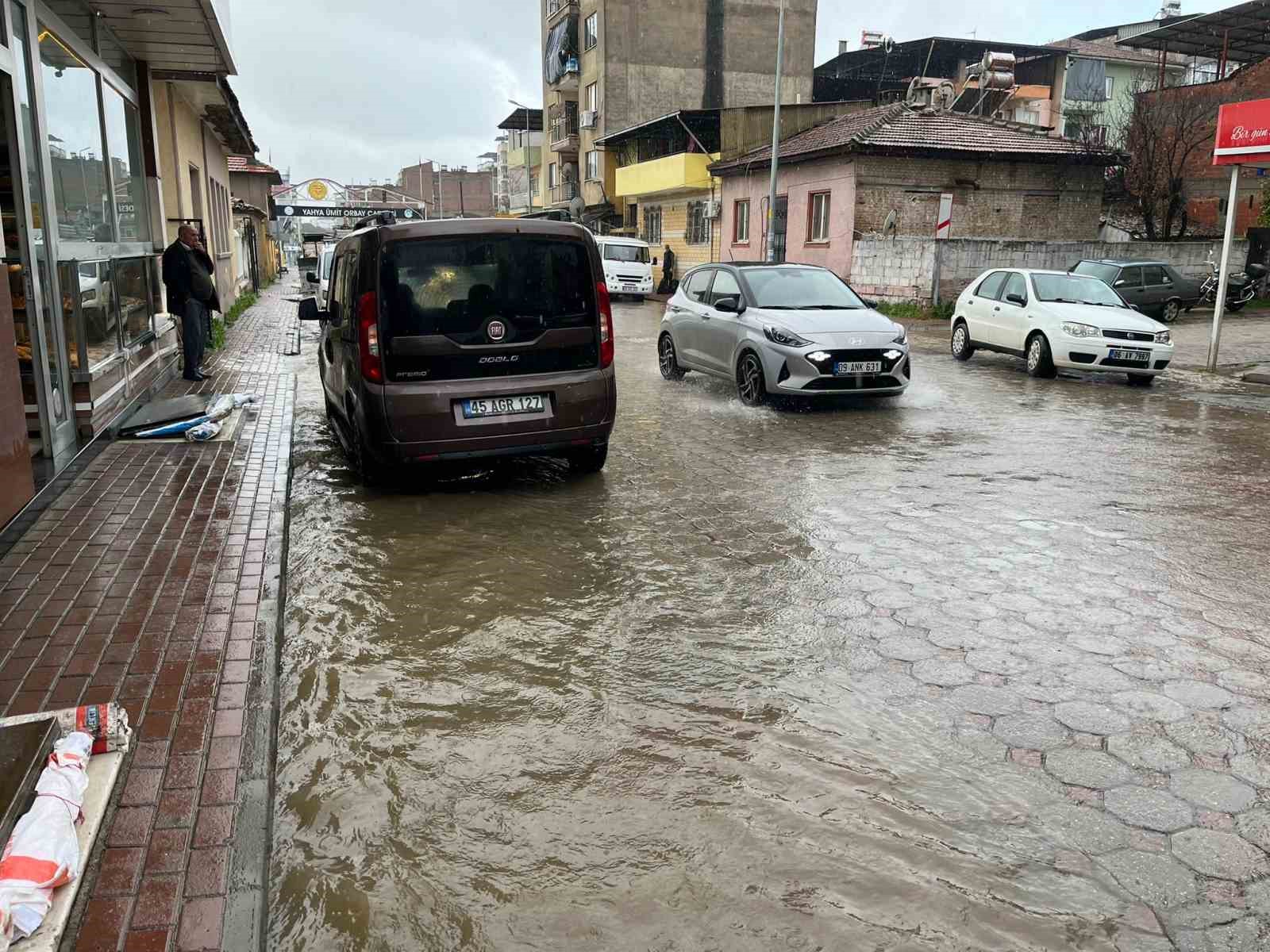 Incirliovada Saganak Yagis Hayati Olumsuz Etkiledi 981318E8442C8243Ee8A2A85Bc34A121