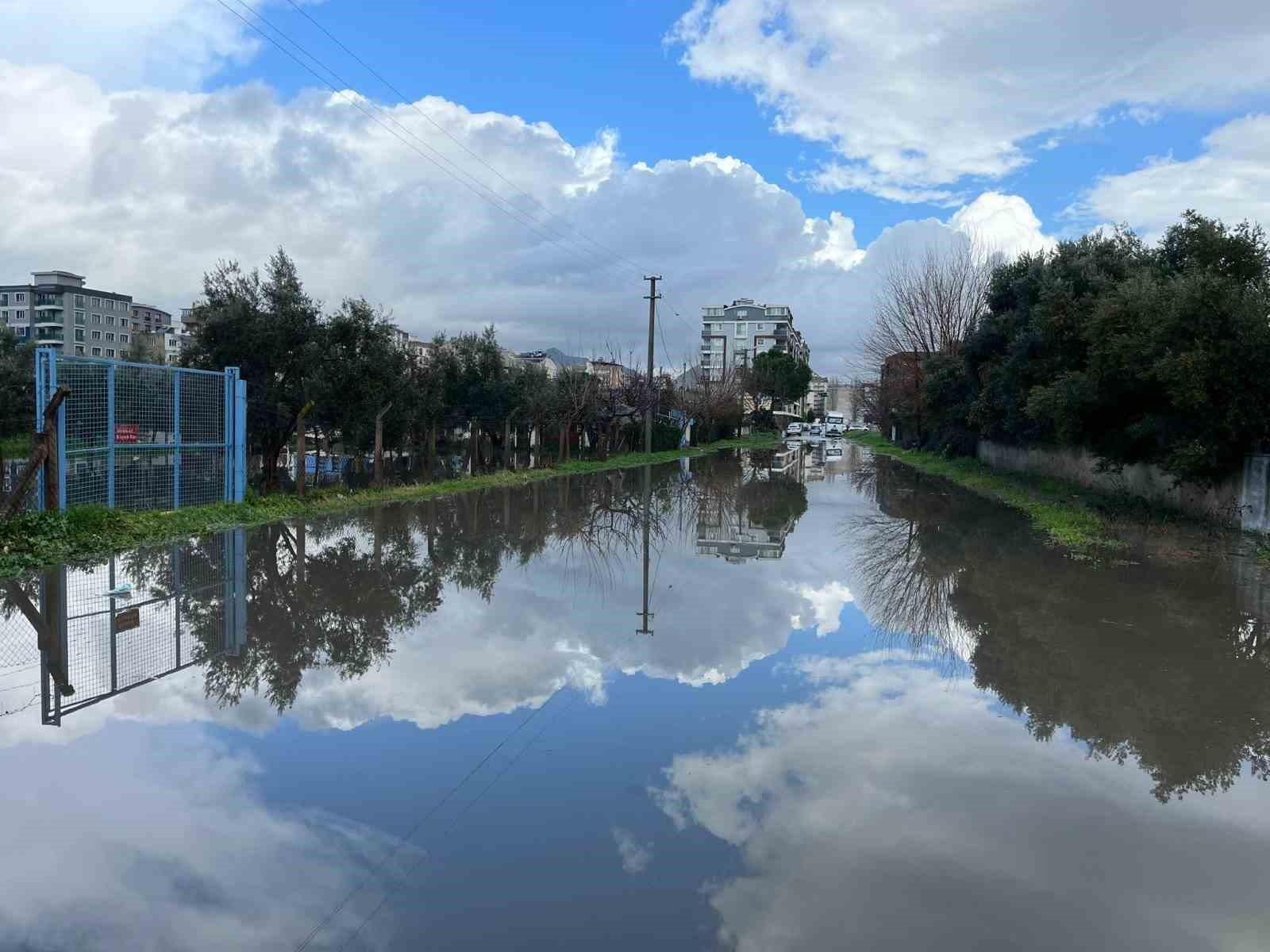 Incirliovada Saganak Yagis Hayati Olumsuz Etkiledi C58166Bd82B9F4802F5619200F825C4E