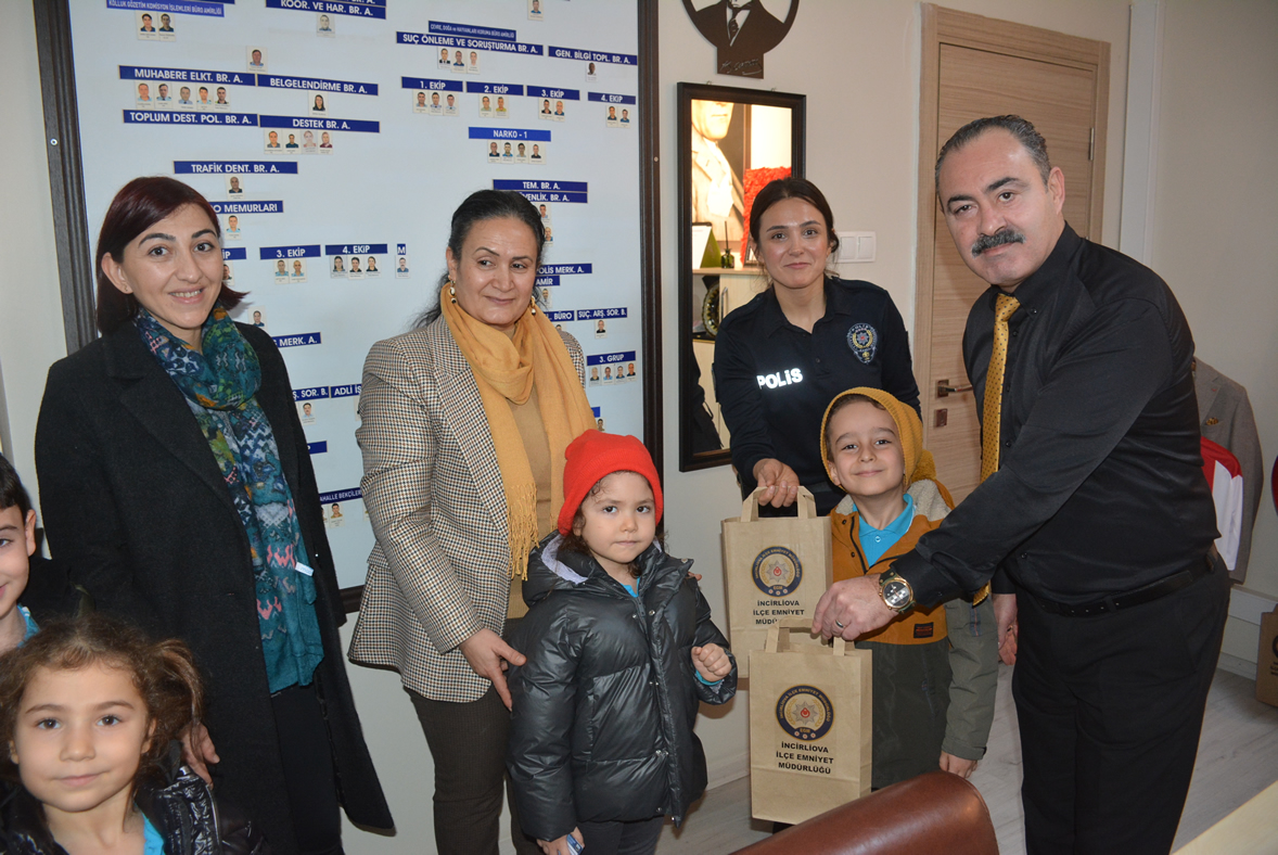 Incirliovali Miniklerden Emniyete Anlamli Ziyaret 628672 0Fed7D594213379C09Fcd8E7D2198745