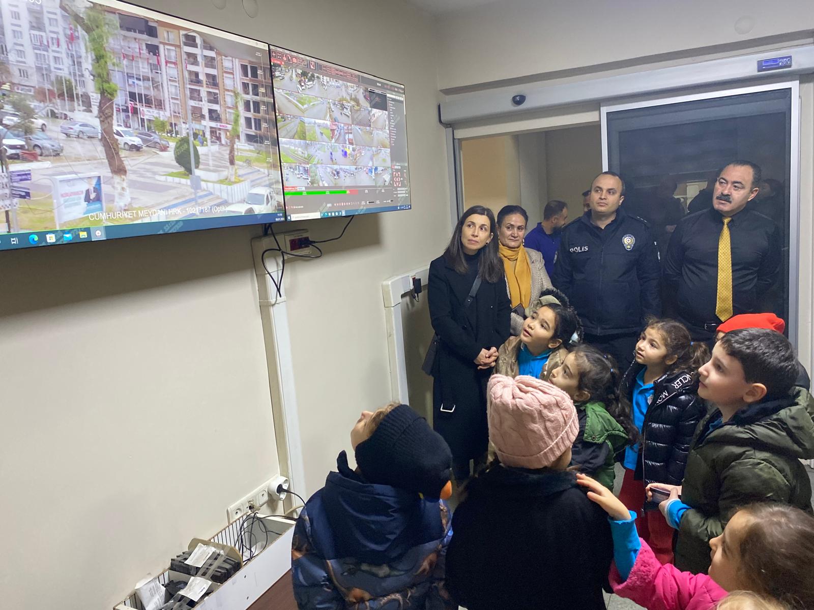 Incirliovali Miniklerden Emniyete Anlamli Ziyaret 628672 8D1B9C66Feeb682C0B71D39Cdb8985D1