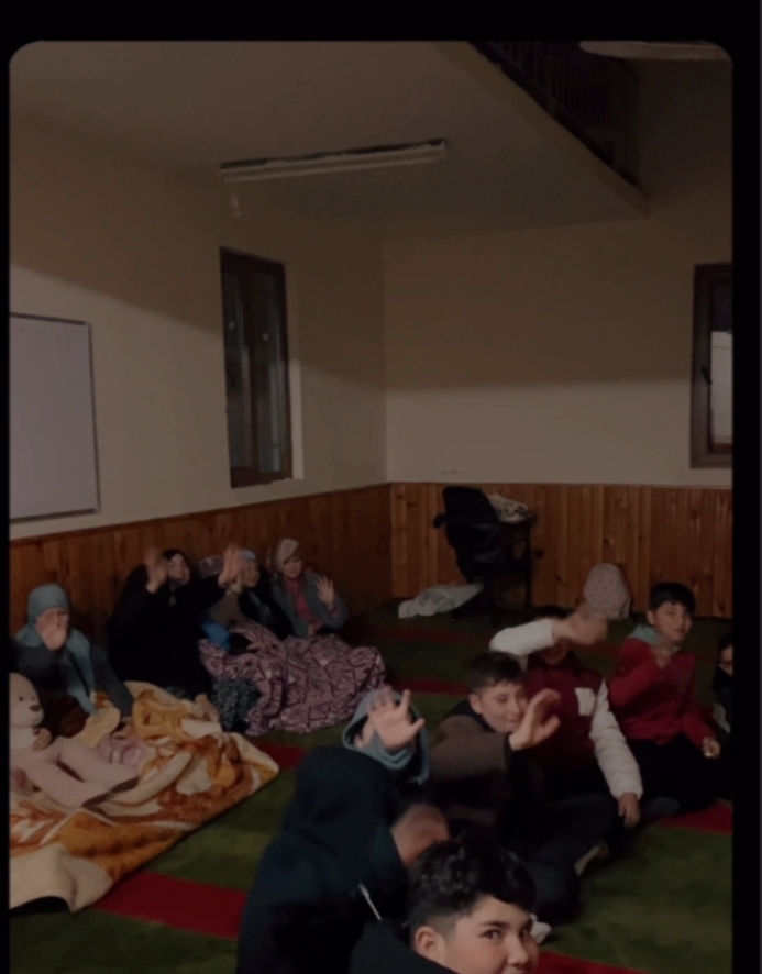 Karacasu Atakoyde Cocuklar Camide Film Izleyip Kitap Okuyor 627697 68E3C858A00B1A8C4F704C2666E3F6Ce