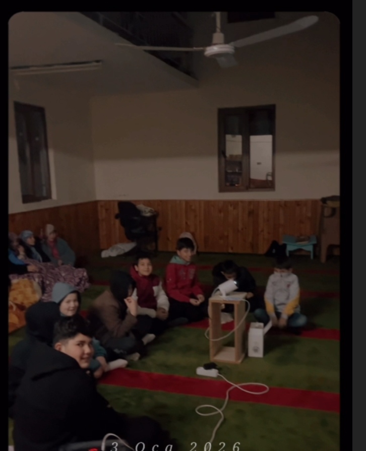 Karacasu Atakoyde Cocuklar Camide Film Izleyip Kitap Okuyor 627697 Db057Dacd829De85B2D8019Aaa00A1B8