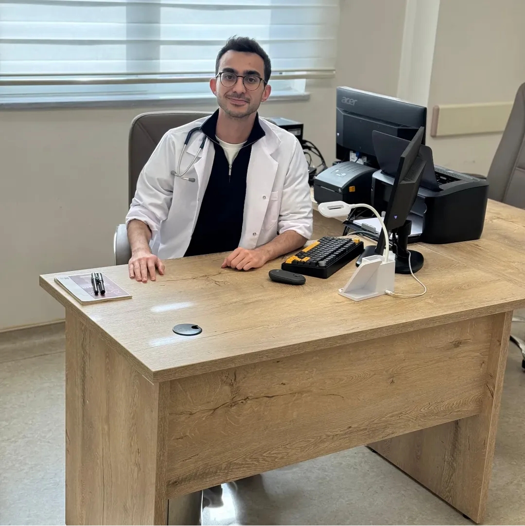 Karacasuda Yeni Dahiliye Doktoru Goreve Basladi 632937 1Aa2A2Cc6123752A0646854C3A0Ce603