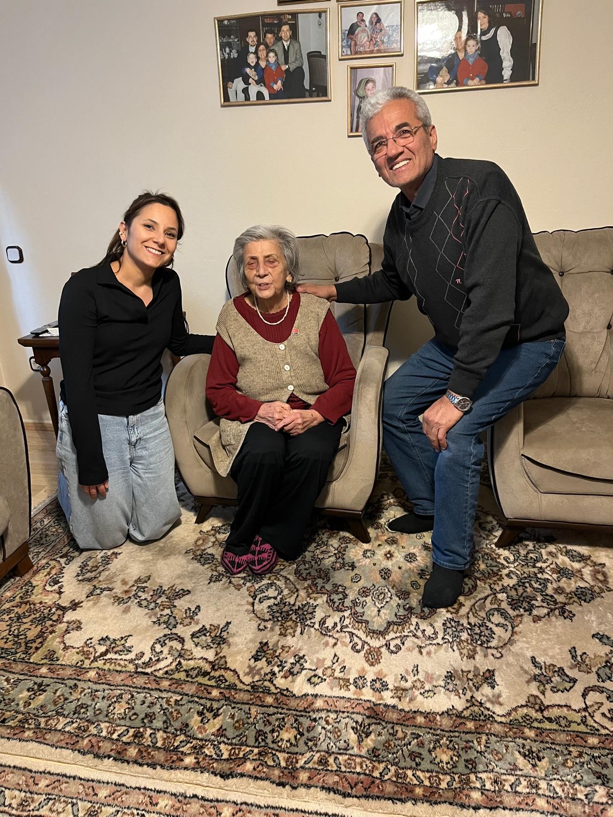 Karacasulu Zehra Teyze 86 Yasinda Chp Uyesi Oldu 630623 1Ca7Bb1Cb3Ce5Aa11314F81A954Cac2A