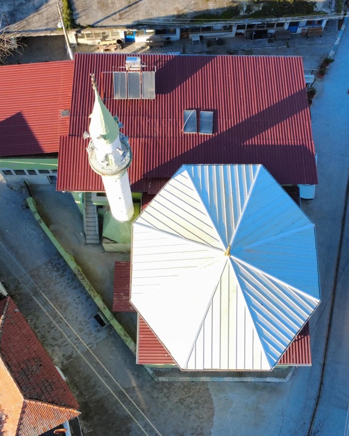 Kocarlida Gizli Kahraman Dokunusu Caminin Kapi Ve Catisi Yenilendi 631631 2D13Eb0E9D27Ea2B039Db541Fdfb6909