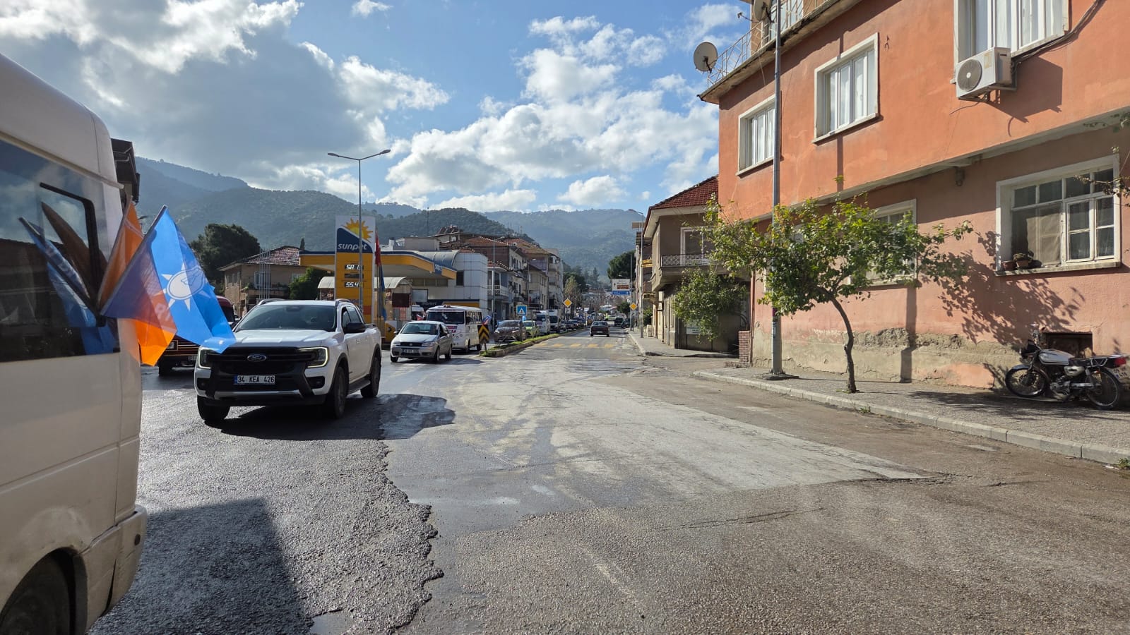 Kocarlidan 200Un Uzerinde Arac Konvoyu 633052 1E8Ff0988B34E366Df20Bd9132F07D53