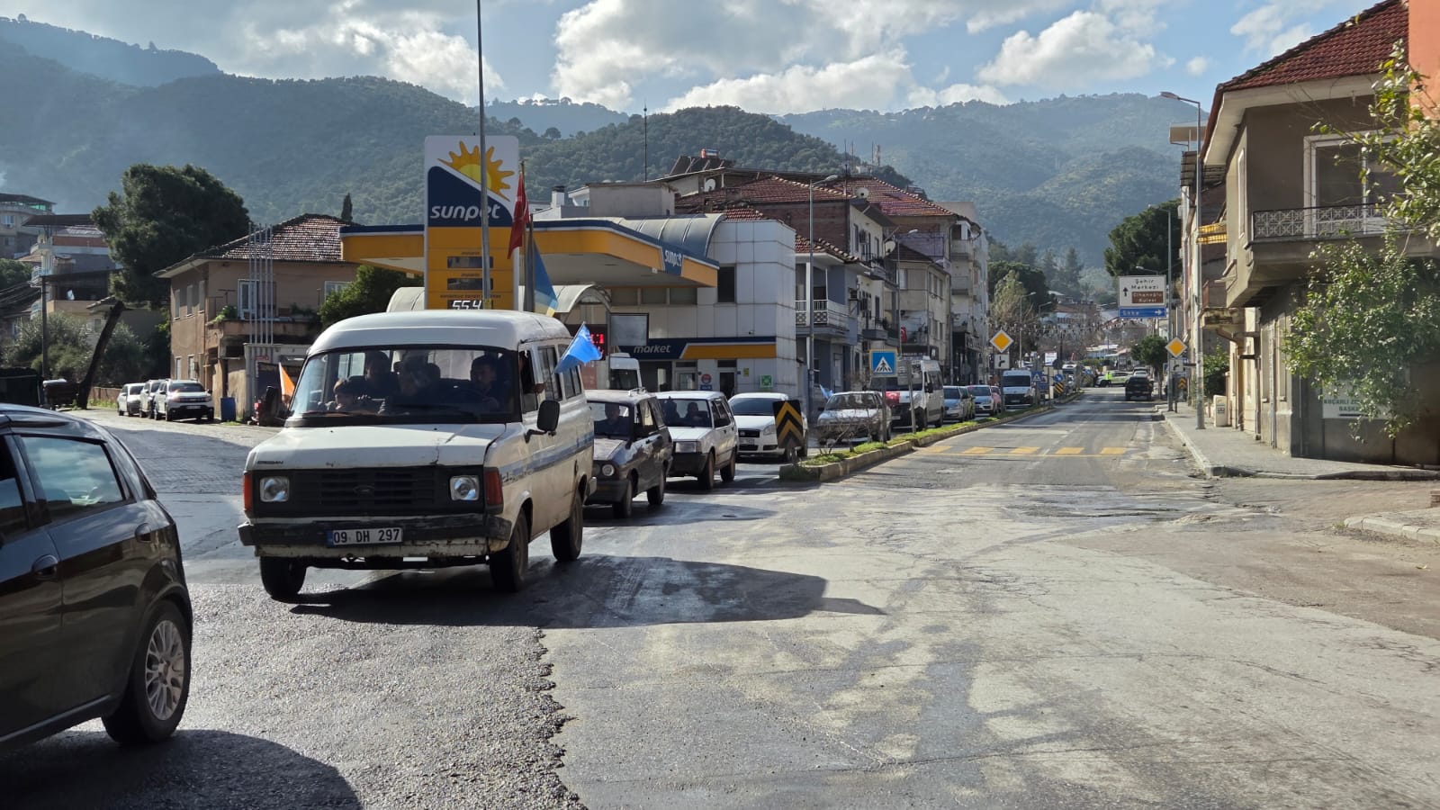 Kocarlidan 200Un Uzerinde Arac Konvoyu 633052 2B0D361A4270784039Bf8D3886Cbfd11