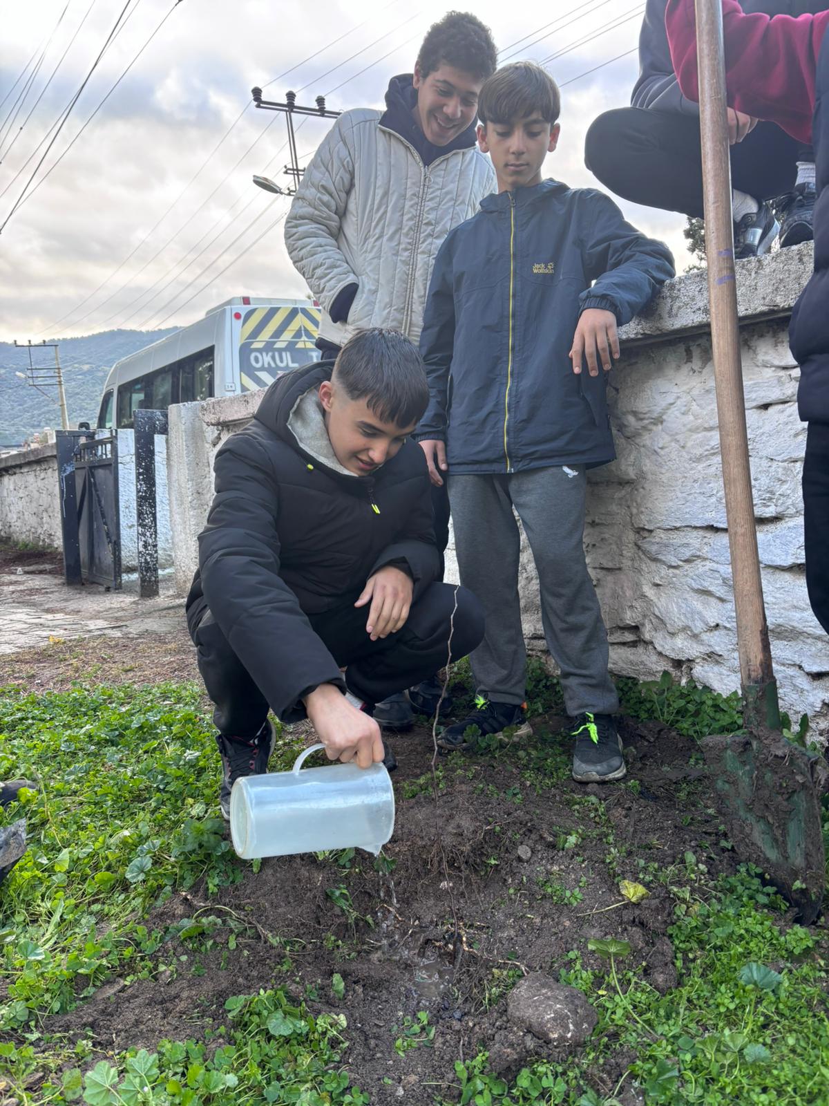 Kocarlili Ogrenciler Dostluk Fidanlari Dikti 626834 18D23B21707B3D3D94636C98F1Dff561