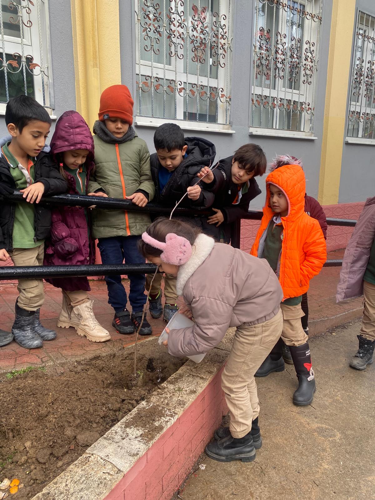 Kocarlili Ogrenciler Dostluk Fidanlari Dikti 626834 2E0Ce515B67174Fcb30C35B1E04A5A7C