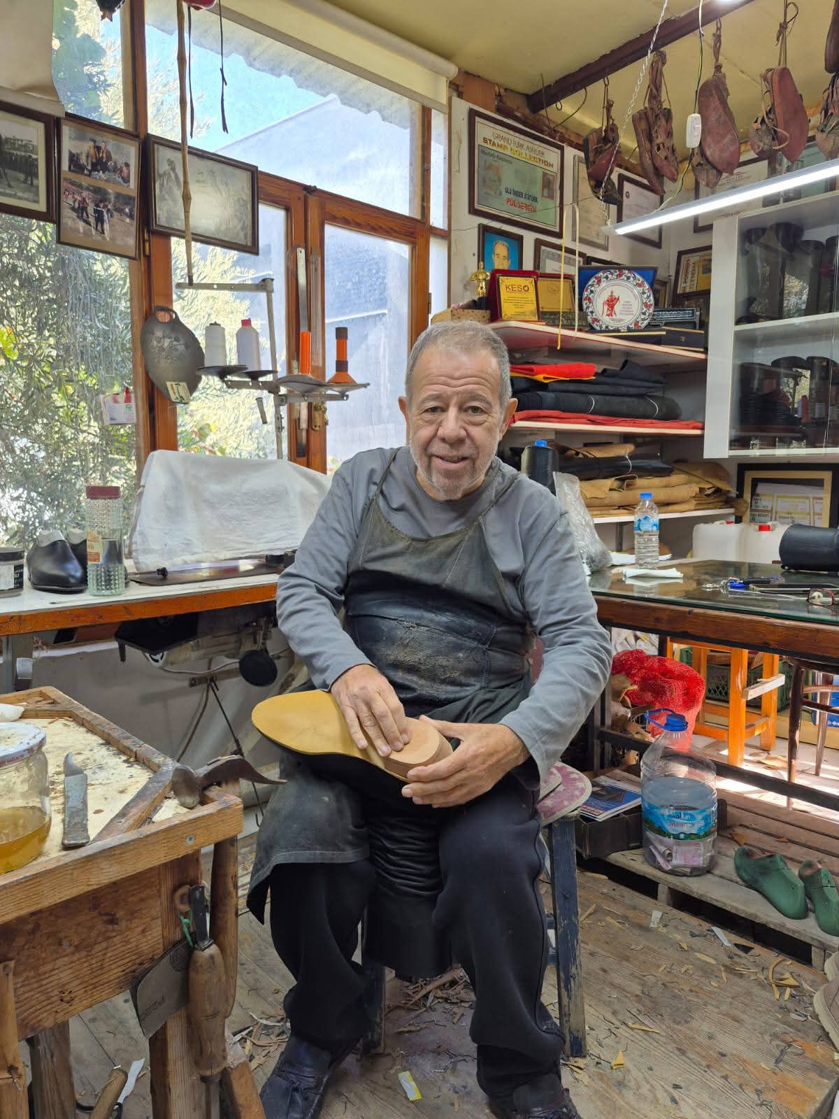 Kusadali Koruklu Cizme Ustasi Karpuzcu Yasayan Insan Hazineleri Oduluyle Gururumuz Oldu 632049 76B6A88Ae14E7E6A1A8126E2D0Ae99B9