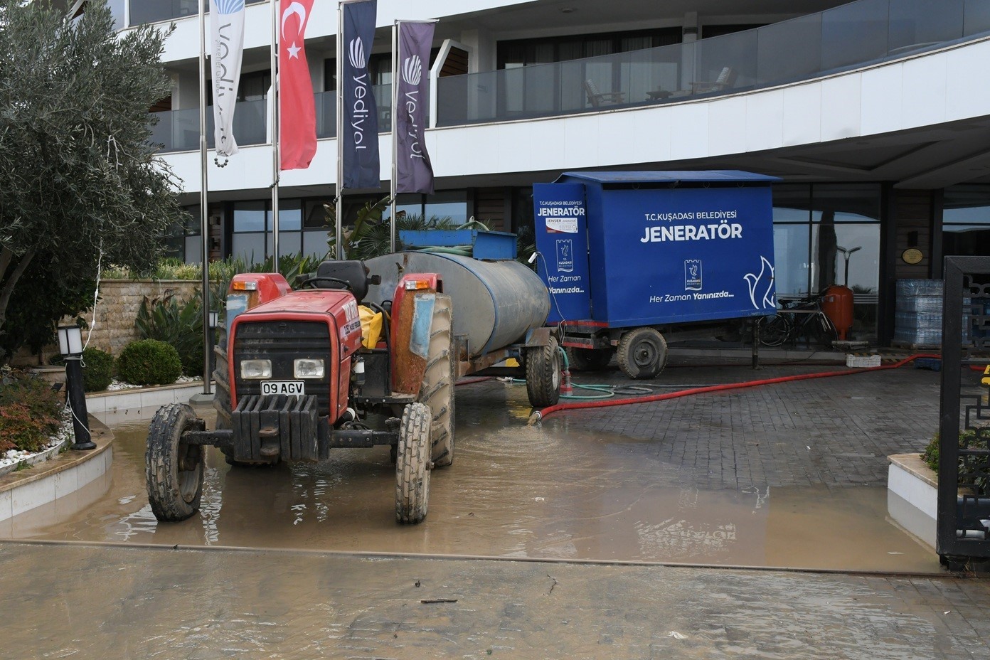 Kusadasi Belediyesi Selin Yaralarini Sarmak Icin Saha Calismalarini Surduruyor 675E769F39Af5F39Dbbba33Aea27687F