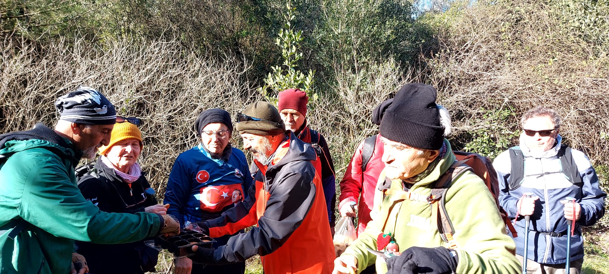 Kusadasi Dag Cilekleri Toprak Dedeyi Vefatinin 6Nci Yilinda Yalniz Birakmadi 632219 128Fa1F6222564B779Ffd029066766Cc