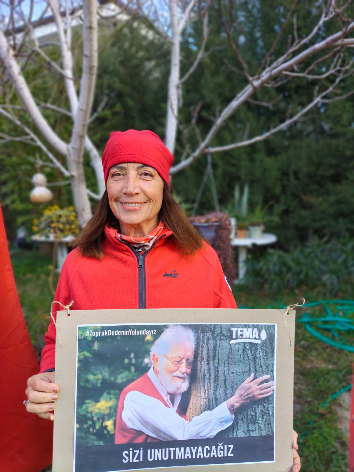 Kusadasi Dag Cilekleri Toprak Dedeyi Vefatinin 6Nci Yilinda Yalniz Birakmadi 632219 1A4877C2Feeba6Cf1Fb4801733236E52