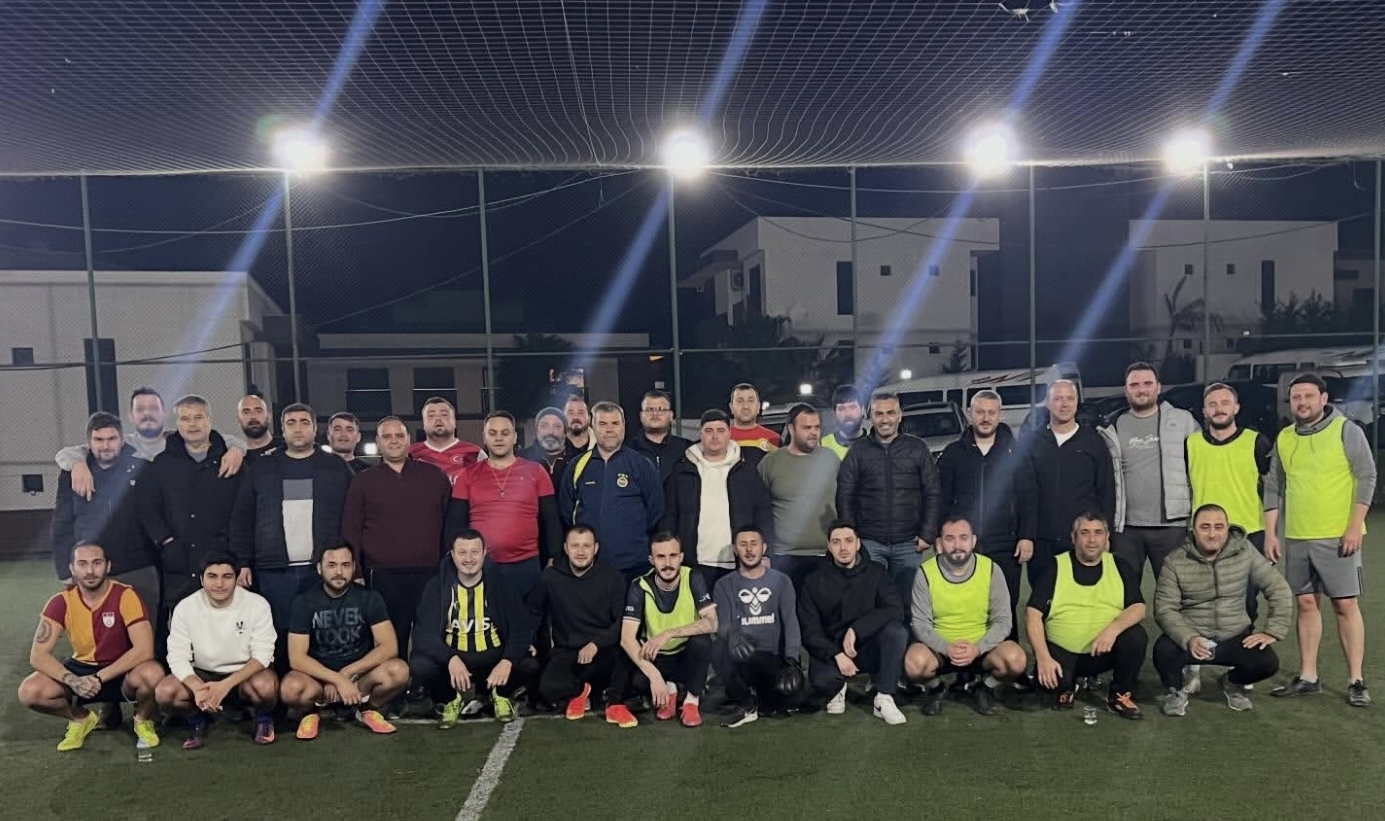 Kusadasi Sehirici Minibusculeri Hali Sahada Stres Atti 634397 2345Cac2B87705E38372264B69802686