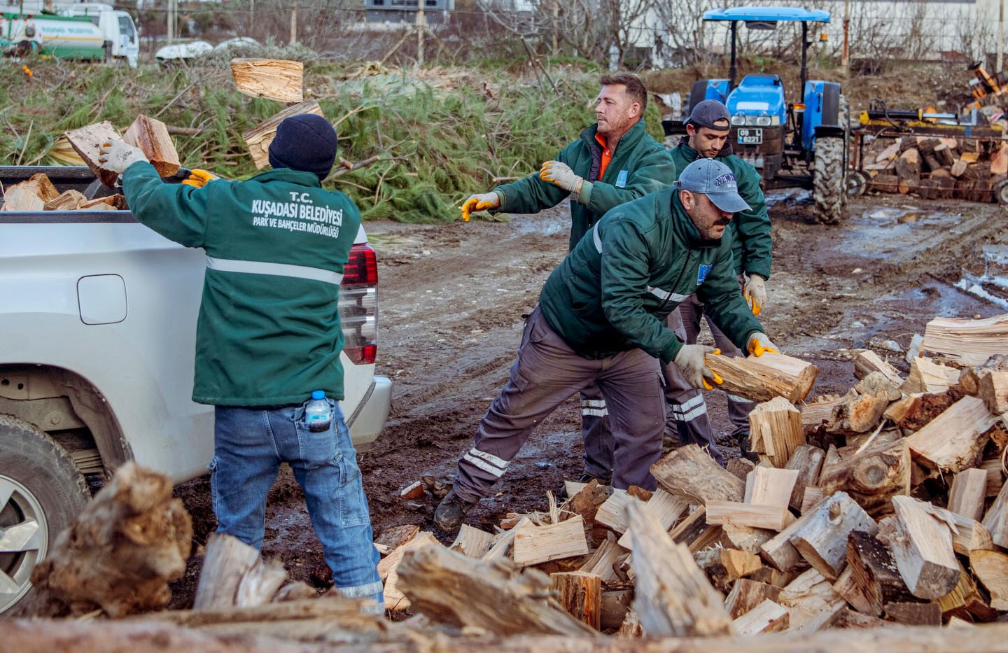 Kusadasinda Agac Atiklari Ihtiyac Sahipleri Icin Yakacaga Donusuyor 49C9107Ed87B21F1566D092549C1B835