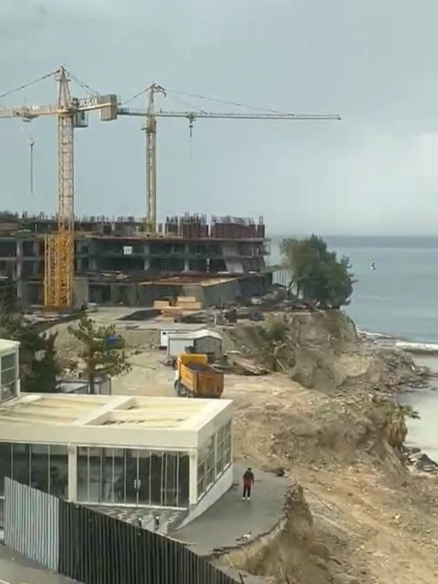 Kusadasinda Maviye Beton Darbesi Cevrecileri Ayaklandirdi 633897 Dc6F89F0A62Fc9De4Cb70Efe3050E202