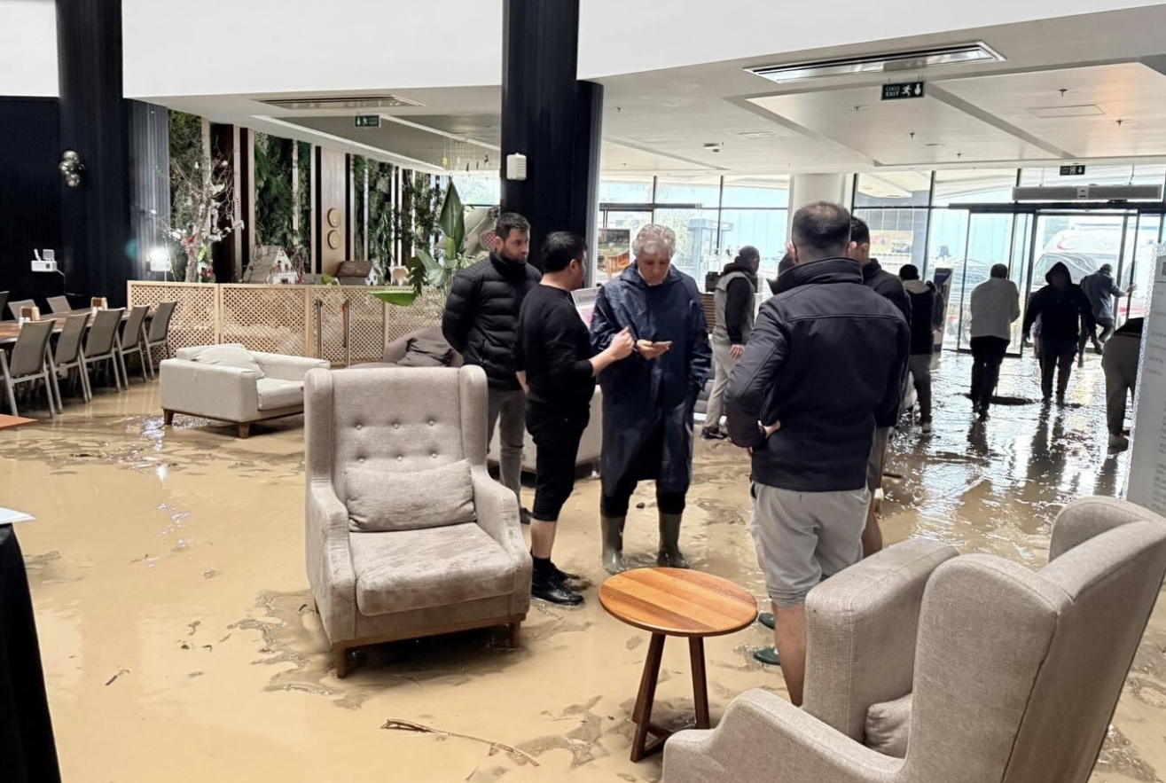 Kusadasinda Saganak Yagisin Izleri Silinmeye Baslandi 632670 Be26Efd5Bcf97Dab5E1A6Fc6B933A727