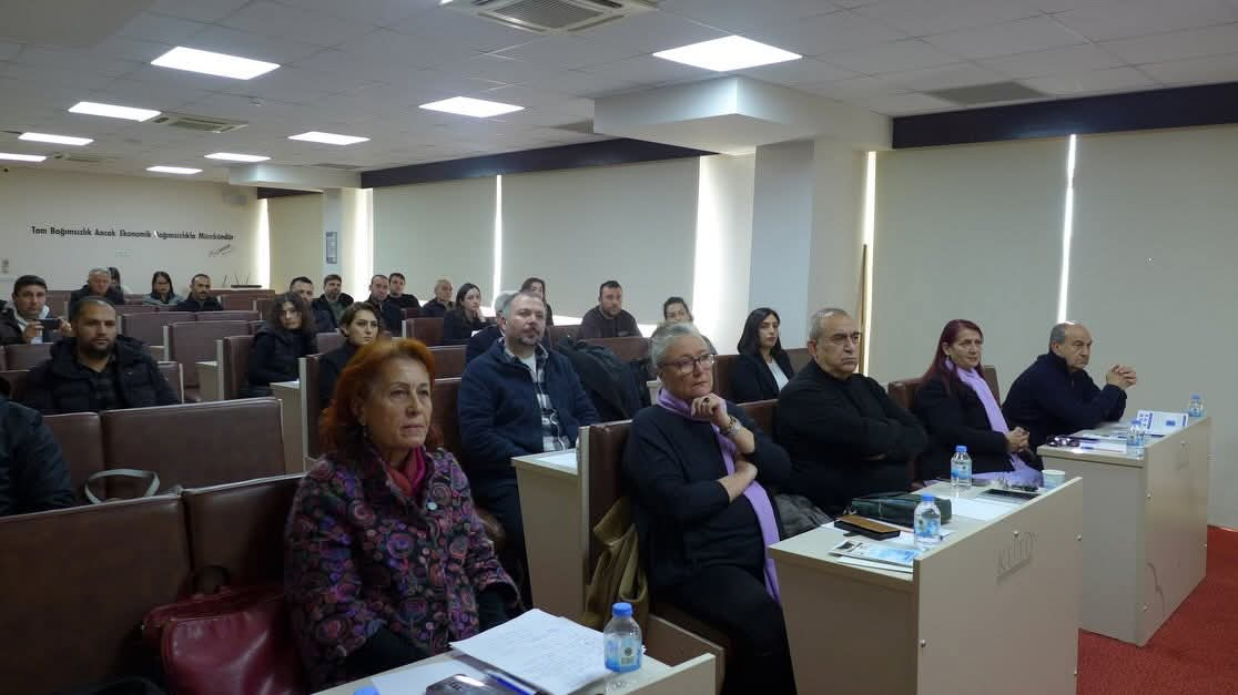 Mavi Bayrak Ve Yesil Anahtar Pro (1)