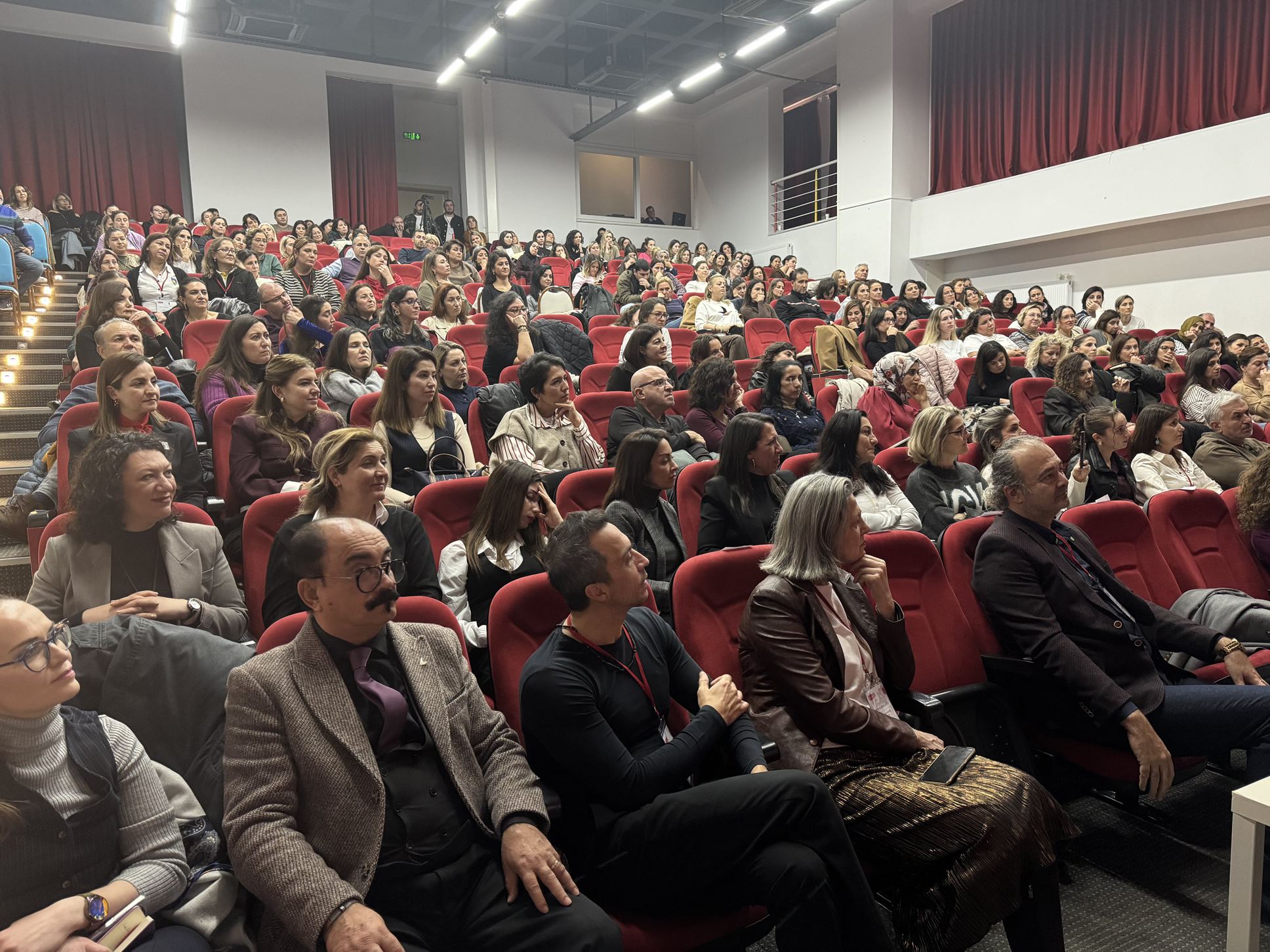 Momtalks Londranin Ardindan Aydinda Gerceklesti 630131 46D5C1178B152747A1B12Cd43F2522Cd