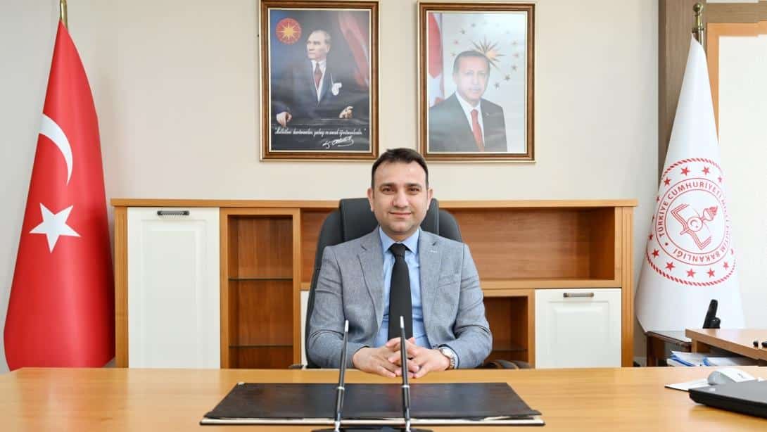 Mudur Yigitten Anlamli Tatil Mesaji 630882 98Cb6A1993Cbf013D60393934D8C9877