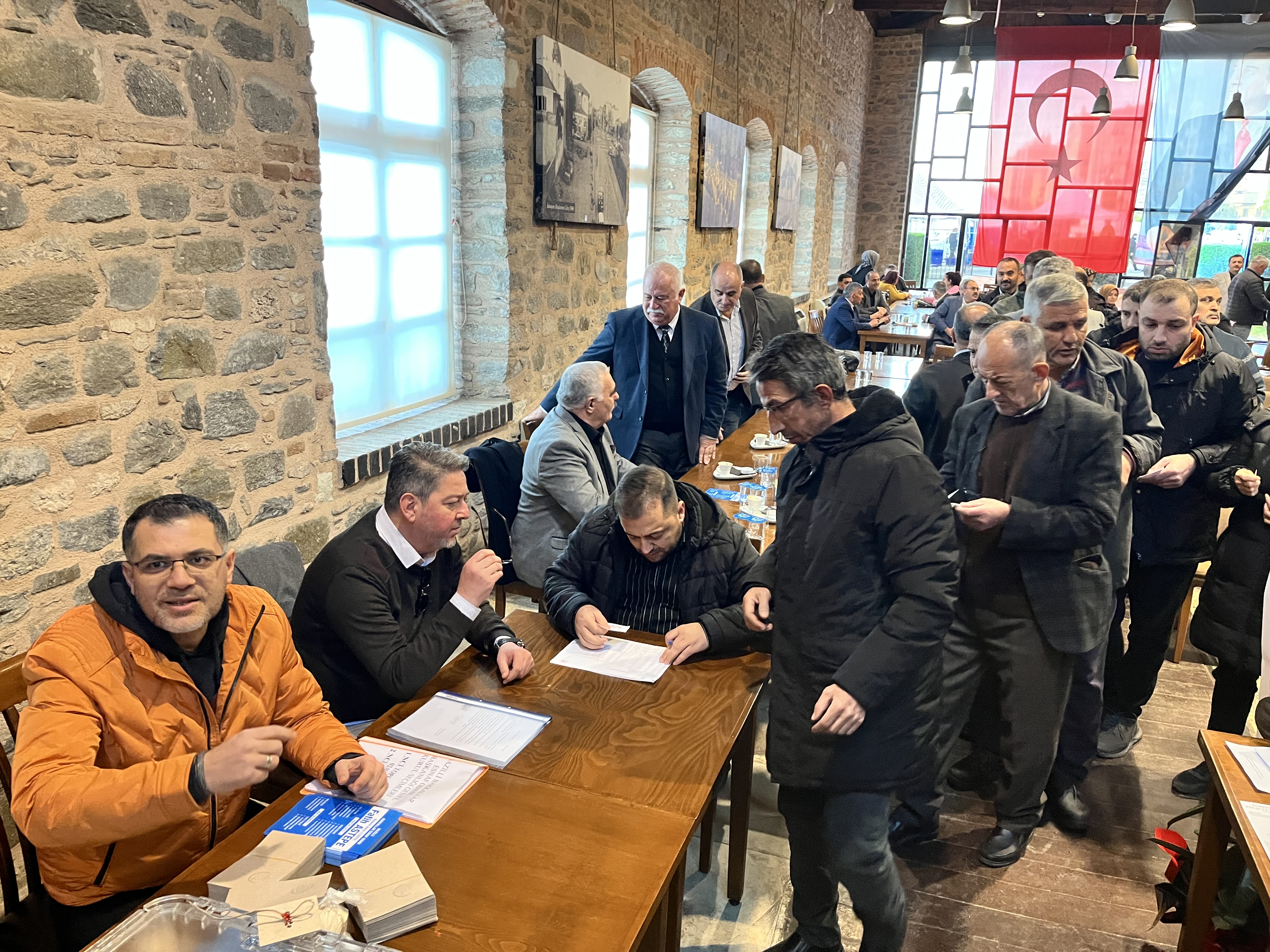 Nazilli Bakkallar Odasinda Fatih Astepe Guven Tazeledi 629058 52C5E2F0D89B7Ef663E7B22Dc020Add6