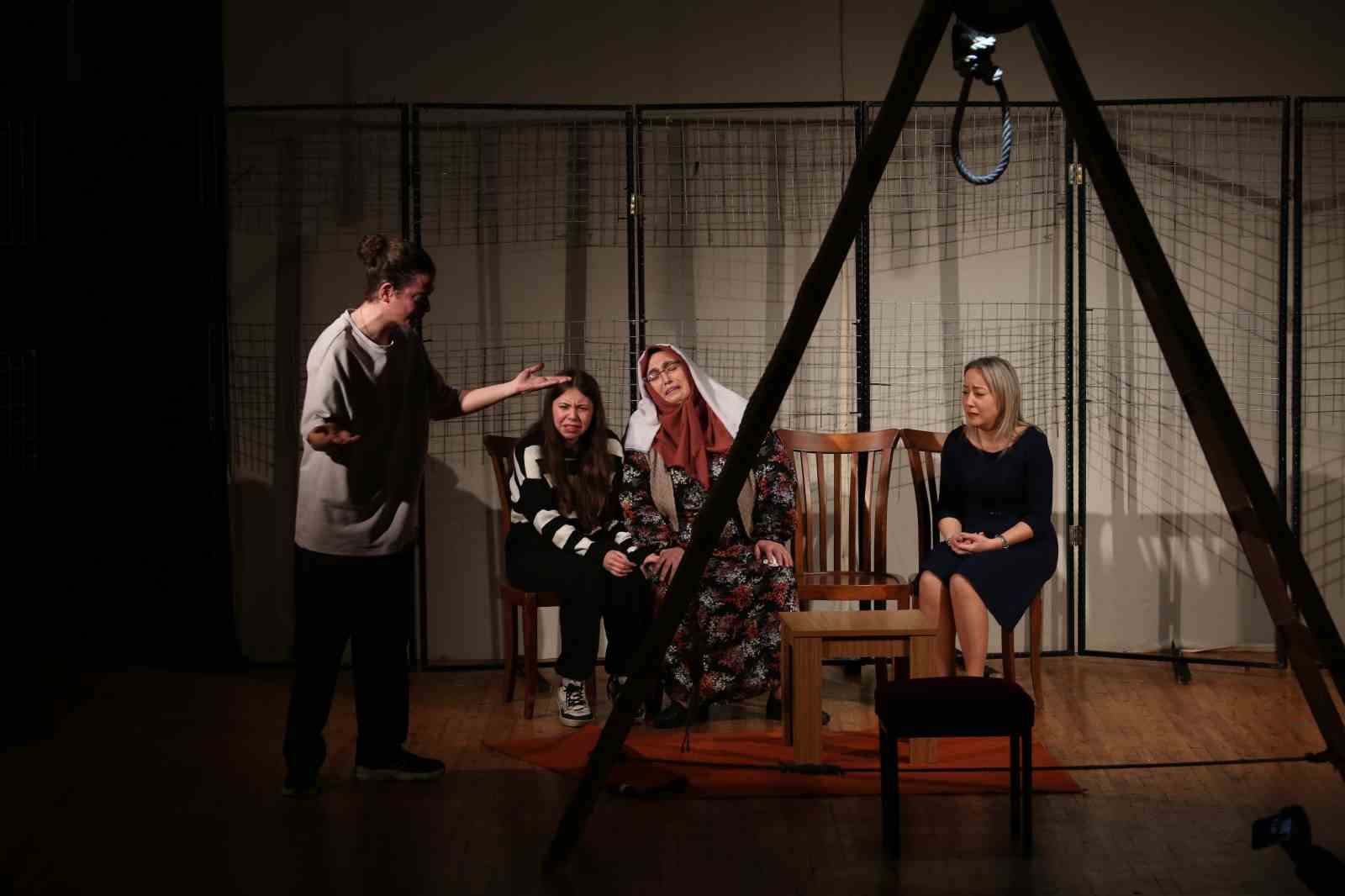 Nazilli Hem Tiyatro Ekibinin Oyunu Begenildi 6Ffd438Cfd49C6Dffd5A12210B06B1D2