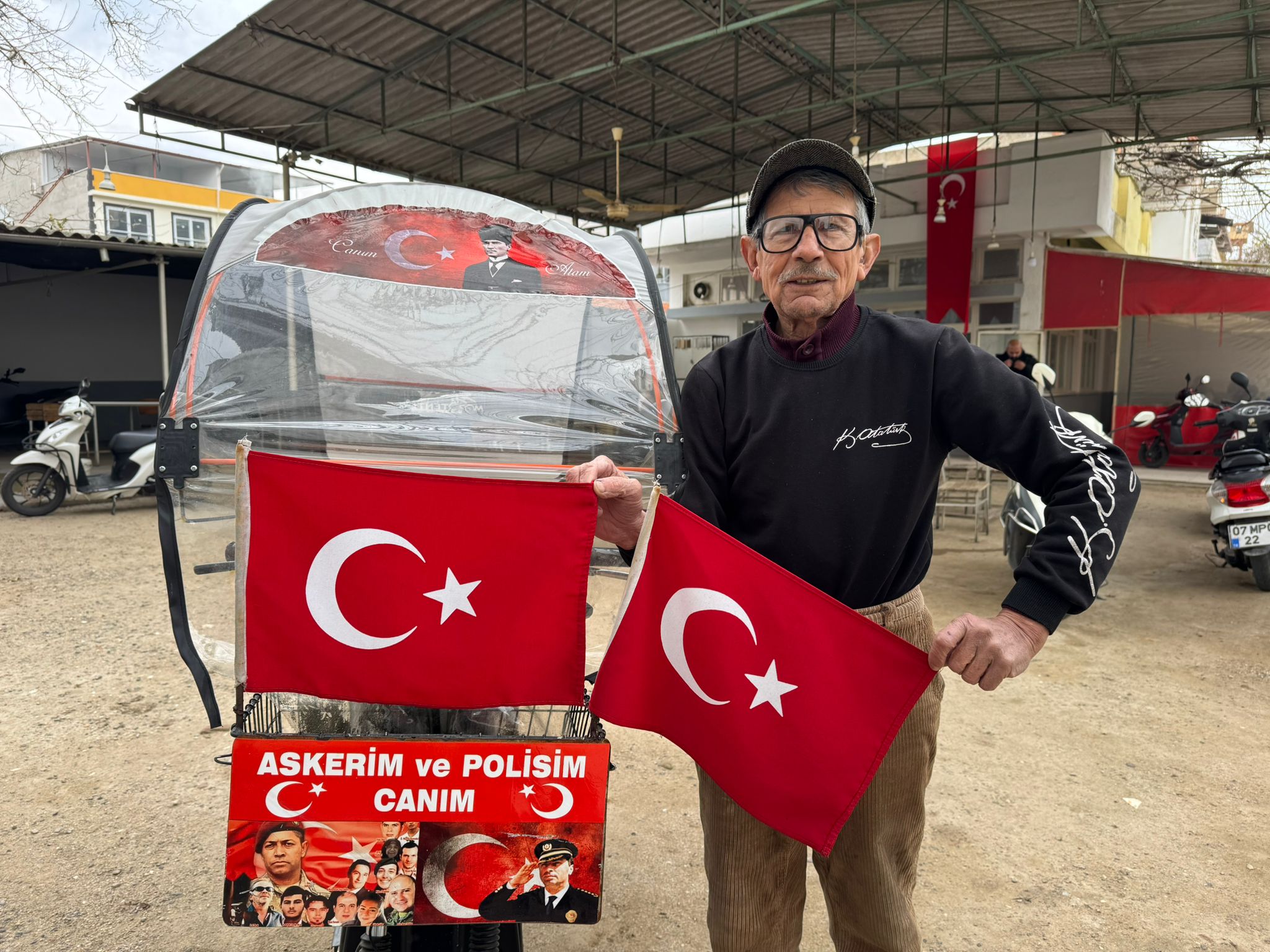 Nazilli Sokaklarinda 81 Yasinda Vatan Sevdasi Guzel Amcanin Bayrak Aski 632484 50Aaaa5Aa39Dc927B531E390B863C803