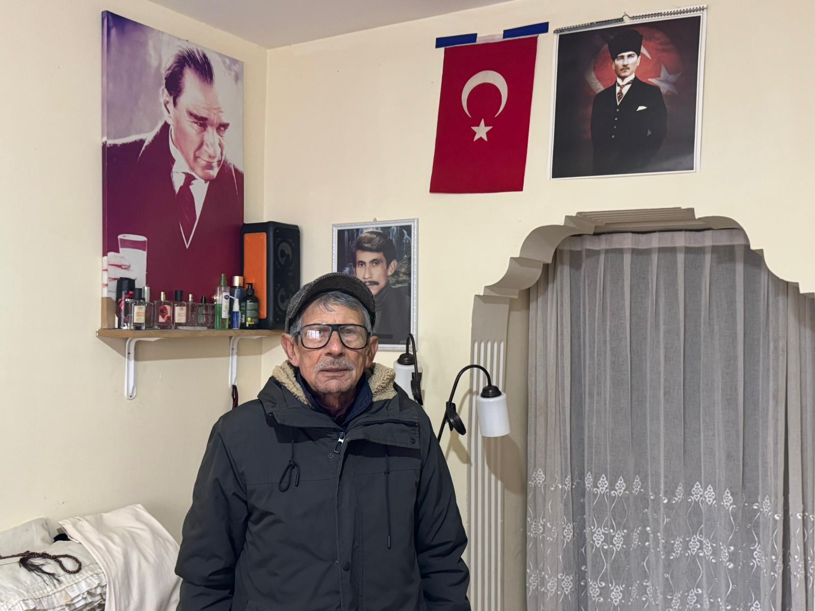 Nazilli Sokaklarinda 81 Yasinda Vatan Sevdasi Guzel Amcanin Bayrak Aski 632484 5A76Da8F600D82Db1Bf76586185F135F