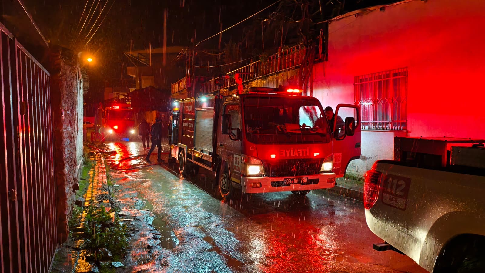 Nazillide Geceyi Alevler Aydinlatti Tek Katli Ev Kule Dondu 629318 Cac43130Cc04F8C8B7B8Aa6C0F701E7A