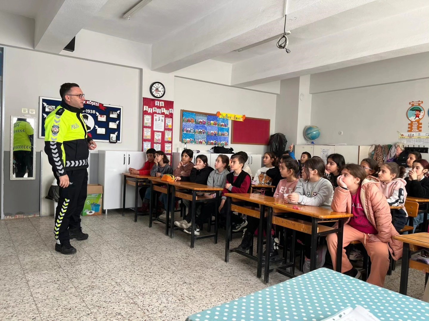 Nazillide Ogrencilere Guvenli Trafik Egitimi C5A7A9E8A35Ba1A05Fd5Cf551Cf729B8