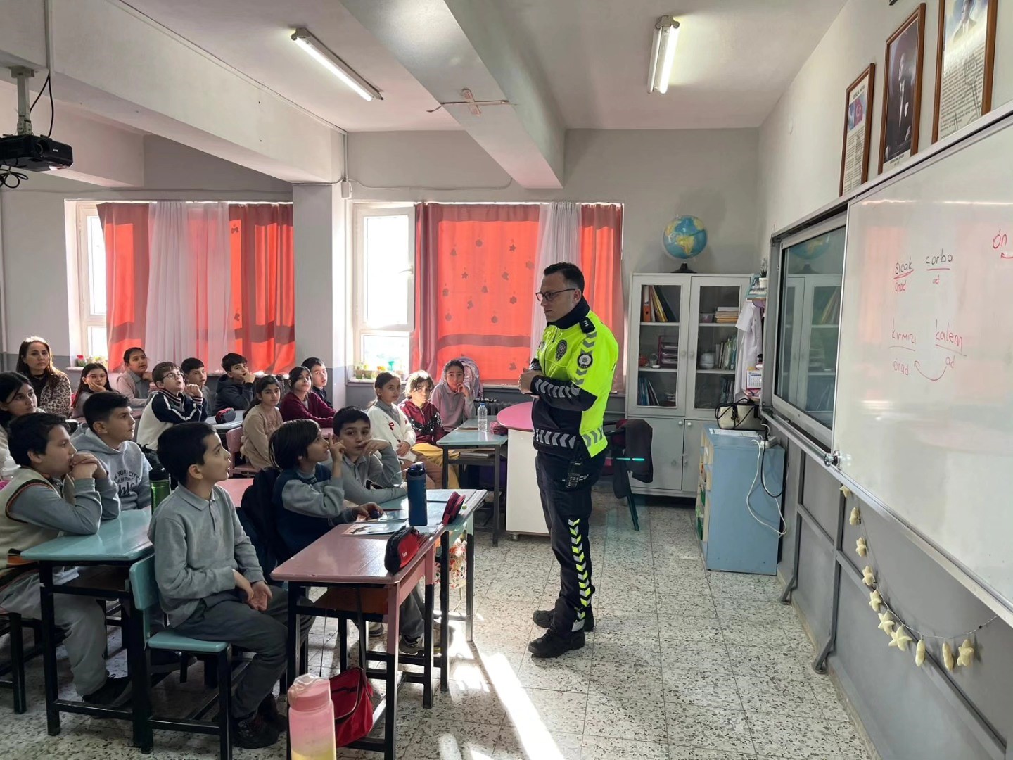 Nazillide Ogrencilere Guvenli Trafik Egitimi D2D6Ae595C1Ddb1097C1B723B061F771