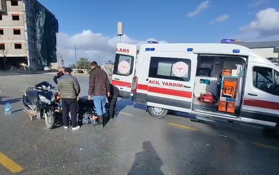 Otomobil Ile Carpisan Motosiklet Surucusunun Bacagi Kirildi 29F479E2C1B5E8F25D987B0868D27Dc2