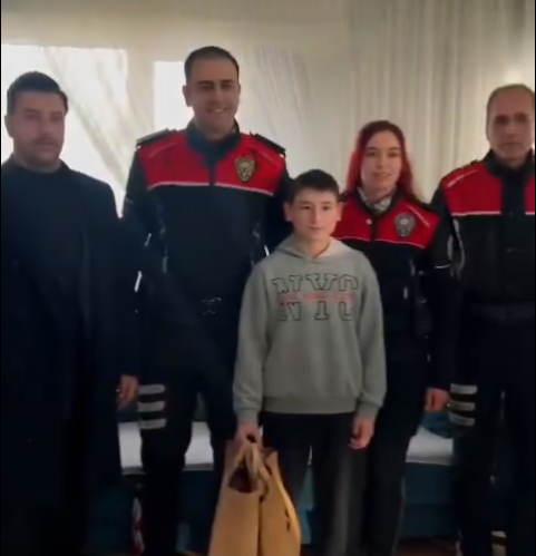 Silah Arkadasligi Boyle Olur 634187 2Fe90163315Beff524300176A5Cdcdd0