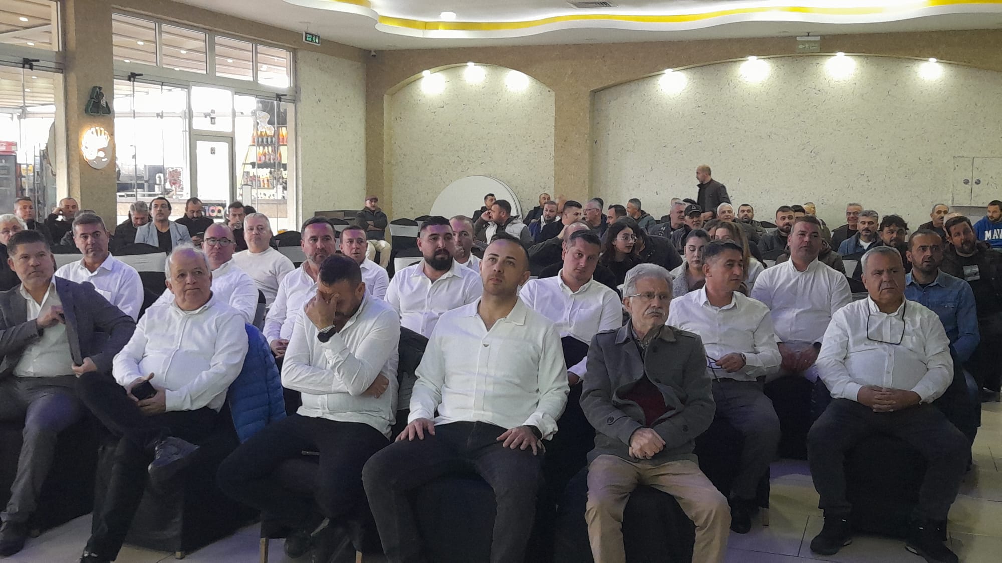 Soforler Odasinda Karagoz Donemi Degisim Icin Kontak Cevirdi 629364 Fd2E36709E754002F823B5Dd9C9479A5