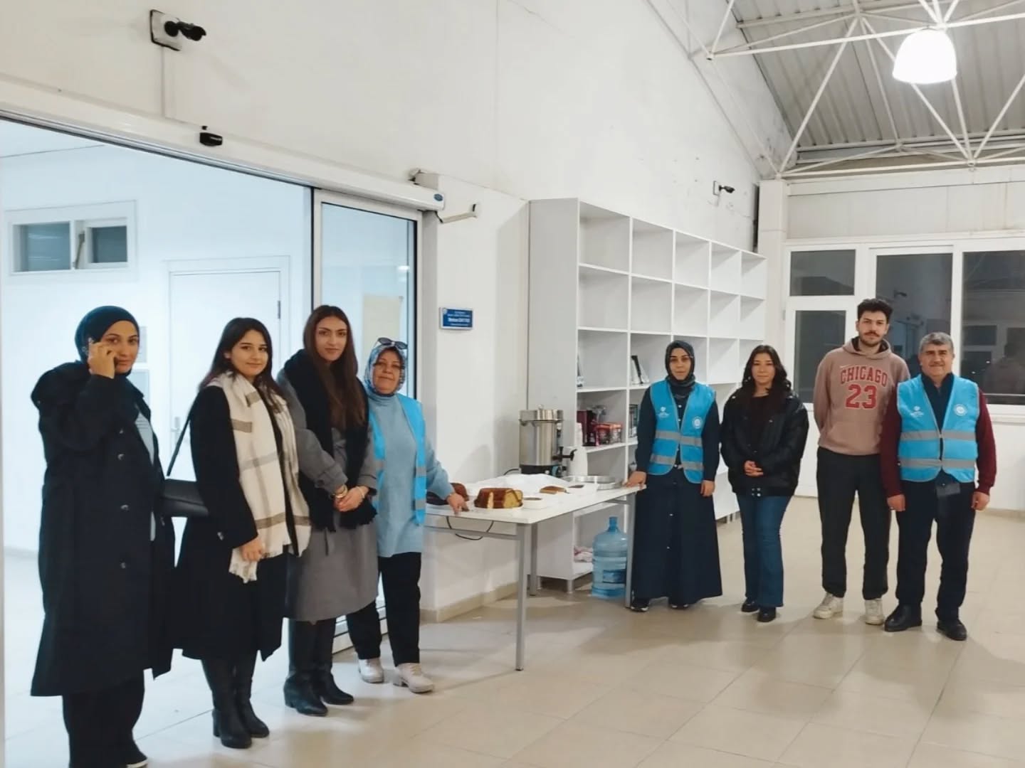 Sokeli Ogrencilerin Gonullerine Dokunan Ikram 629921 207229C25E1D92150542F9358Bcd4D04