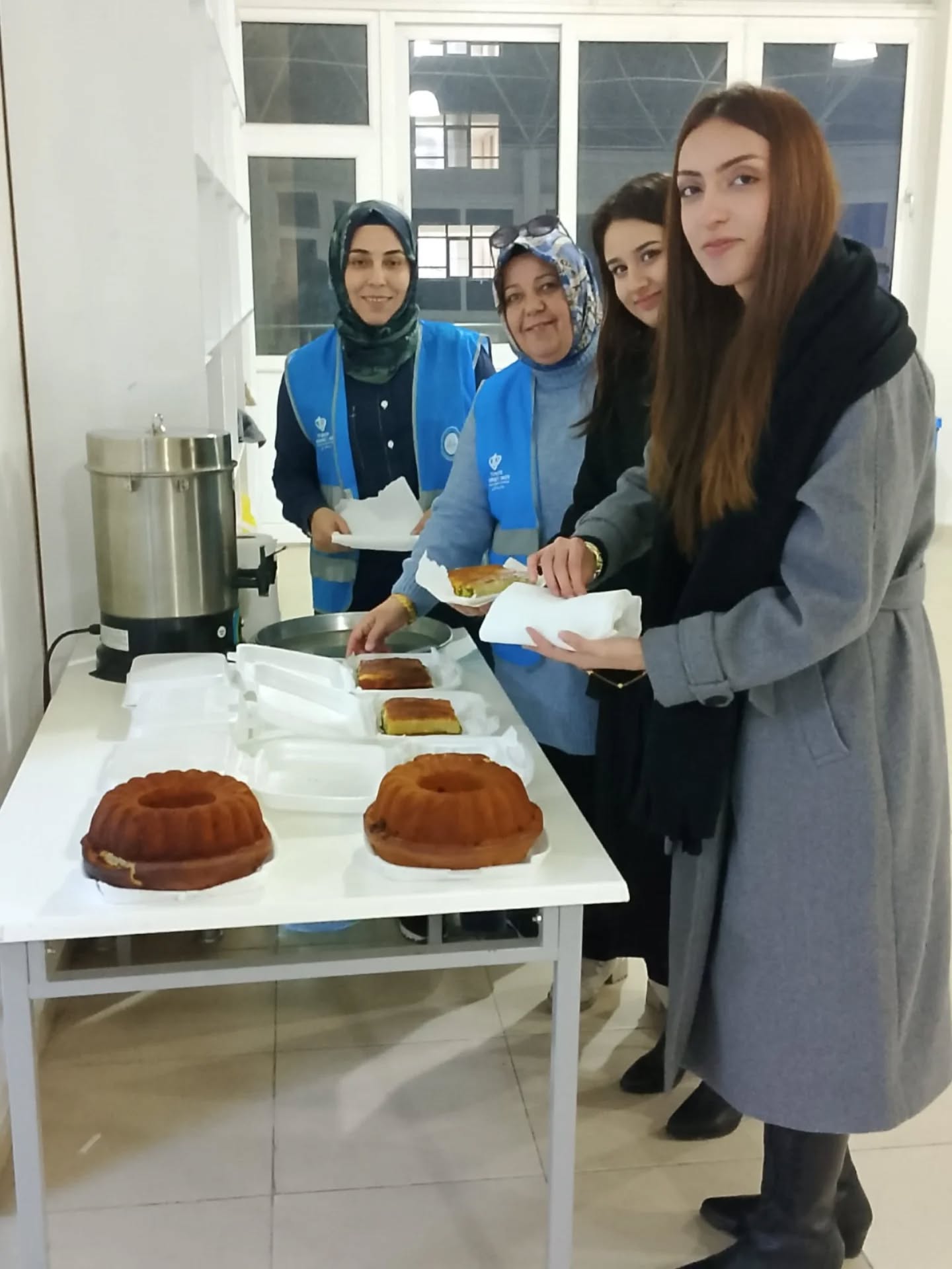 Sokeli Ogrencilerin Gonullerine Dokunan Ikram 629921 9C8Bbe0983Afda1616741Fcdbe5468B2