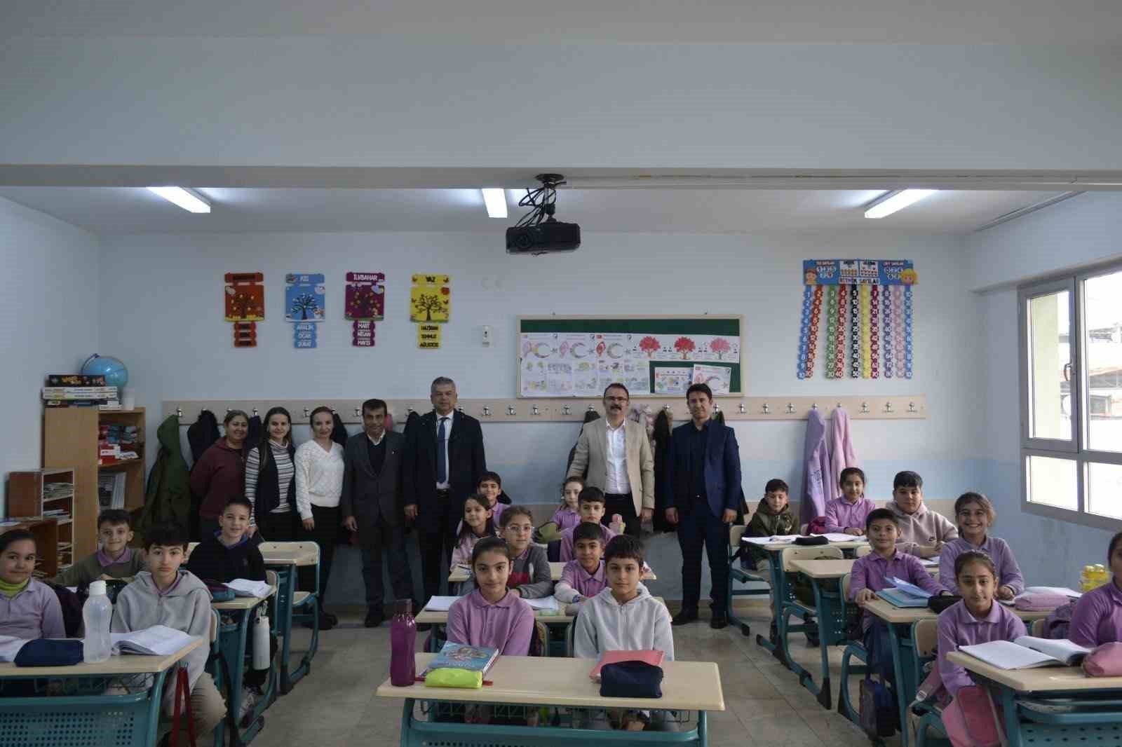 Sultanhisar Kaymakami Ates Ogrencilerle Bulustu 88Cceded50Ca370A47Ad877319Edad92