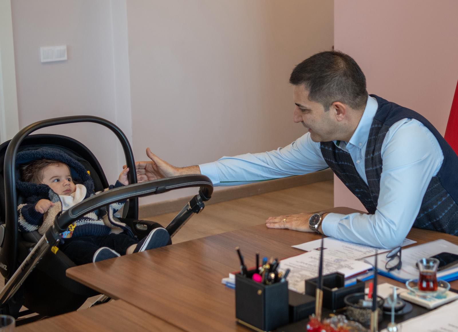 Teoman Bebegin Ailesinden Baskan Gunele Ziyaret 630692 Df2B450B6C0Ff43238302F9F89Dc1De5